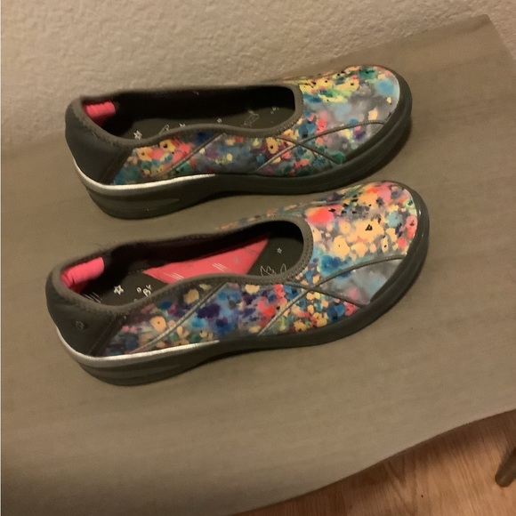 Bzeezs brand multicolor shoes, 7 1/2 w - Picture 3 of 3